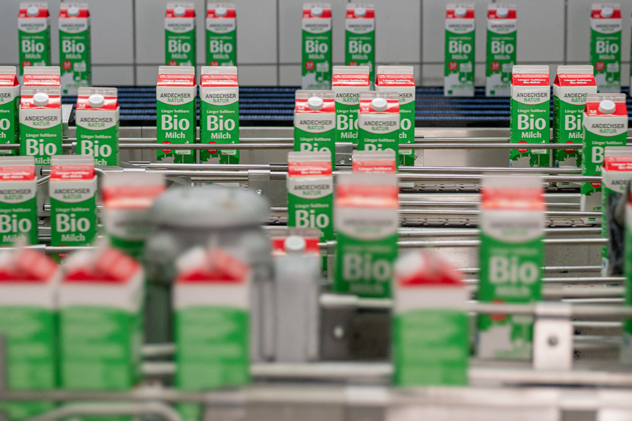 Internationaler Tag der Milch 2021 Milchpackungen Produktion Andechser Molkerei Scheitz