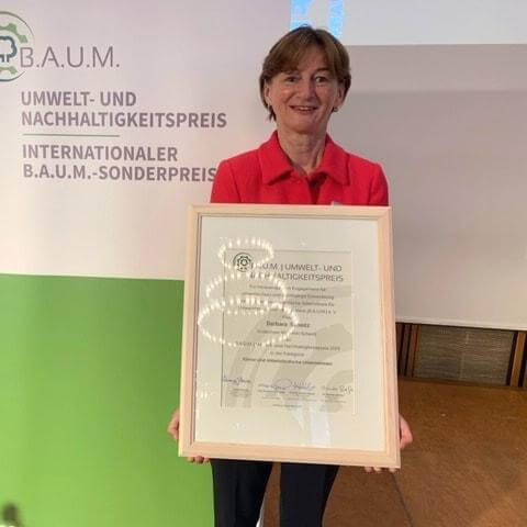 Geschäftsführerin Barbara Scheitz bei der Preisverleihung