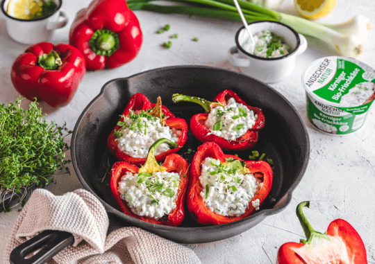 Gefüllte Paprika mit körnigem Frischkäse