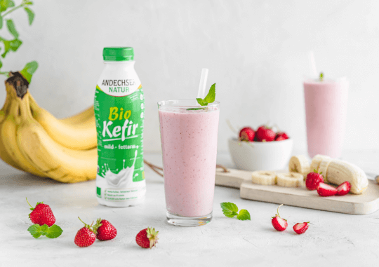 Kefir-Shake mit Erdbeeren und Banane