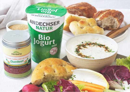 Bio-Jogurt Dip mit Querbeet-Topping
